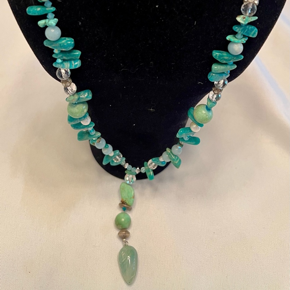 Elegant Turquoise Beaded Necklace